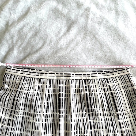 Vince Pleated Skirt - Picture 6 of 7